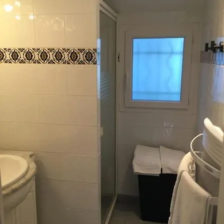 Maisonnette Pour 4 Pers Piscine De Mai A Sept 2hrs Par Jour Appartement *