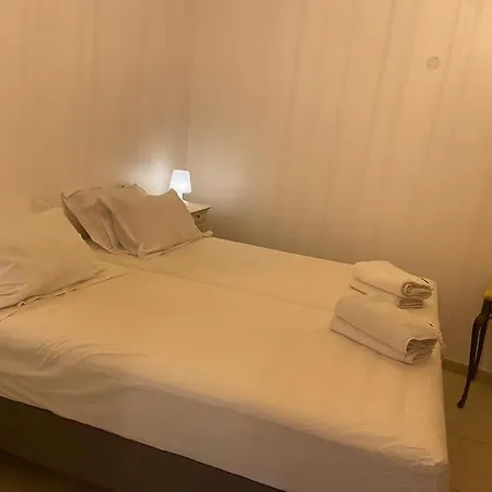 Charmante Maisonnette Au Calme, Proche De Lyon
