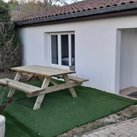 Maisonnette Pour 4 Pers Piscine De Mai A Sept 2hrs Par Jour Dagneux